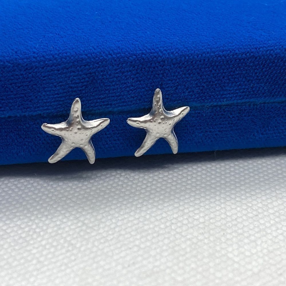 💛 Silver Tone Starfish Earrings